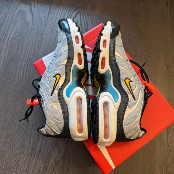 Nike Air Max Plus GS Metallic Silver Speed Yellow Size 5.5Y - Picture 7 of 12